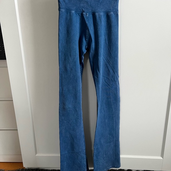 T Party Flare Yoga pants New without tags - Picture 2 of 10